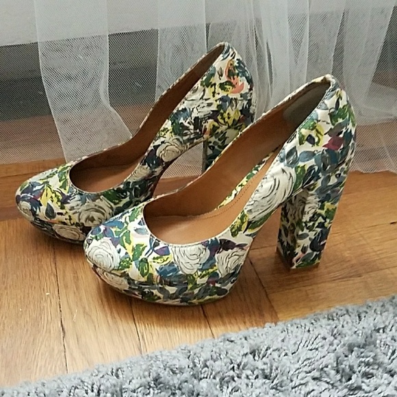 Gianni Bini Shoes - Gianni Bini Floral Pumps Thick Heel 7.5
